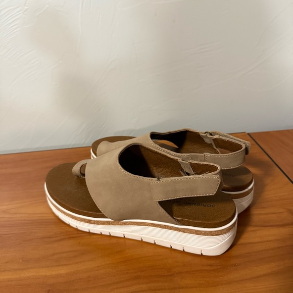 Adrienne‎ Vittadini Sport Tan Slingback Sandal Wedge Platform Comfort Neutral 9 - Picture 5 of 7